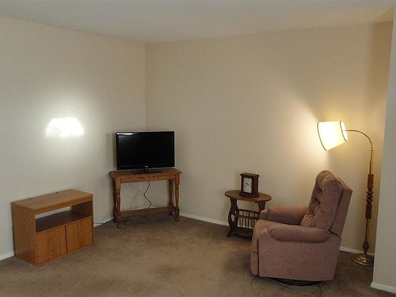 3rd image of 1214 S Main St