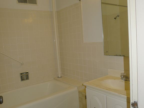 2nd image of 311 N Broadway St APT 307
