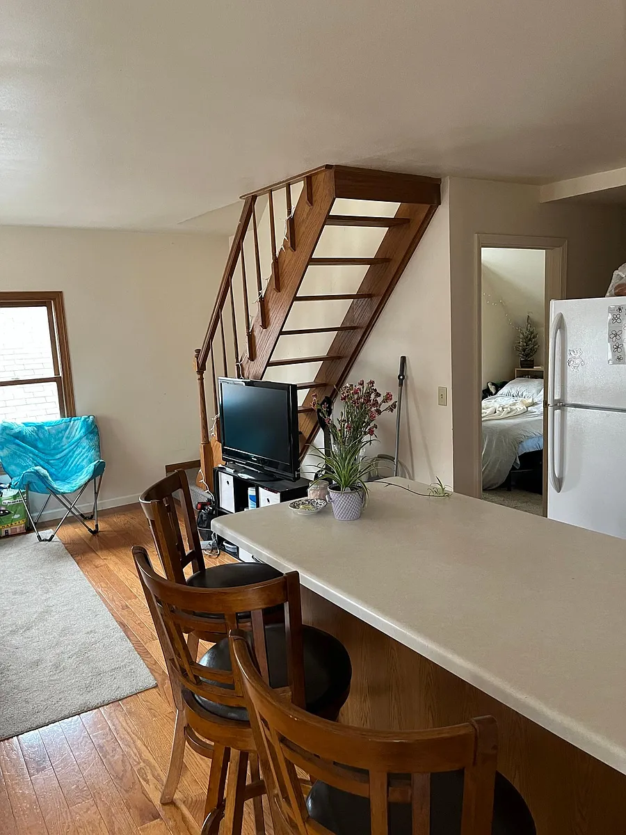 Building Photo - 108 S Broom St #3