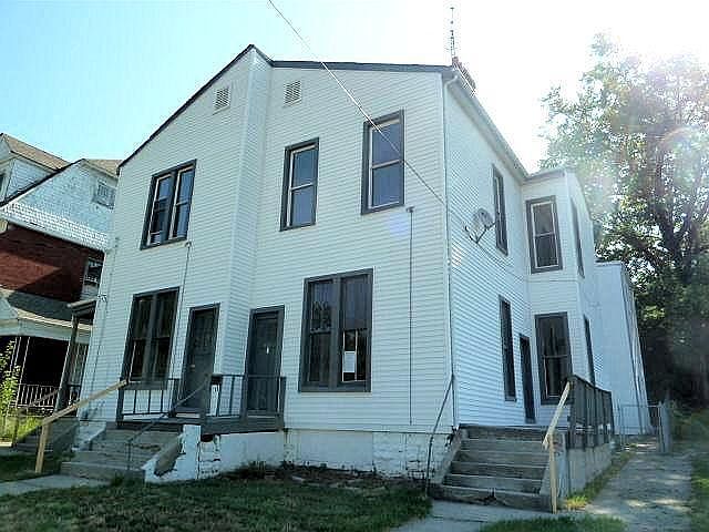 1st image of 912 Grand Ave