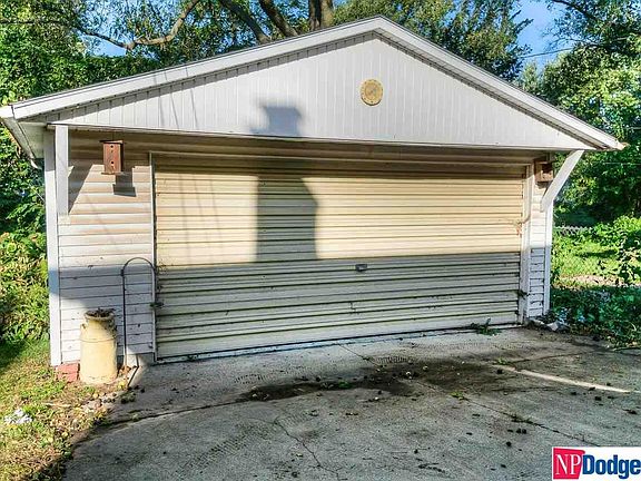 3rd image of 5850 Florence Blvd