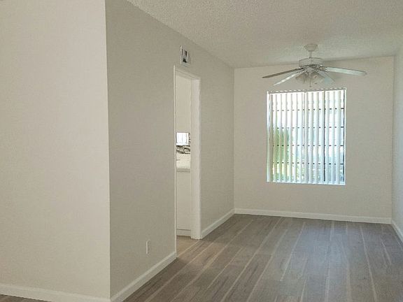 4th image of 1217-23 N Broadway #1221