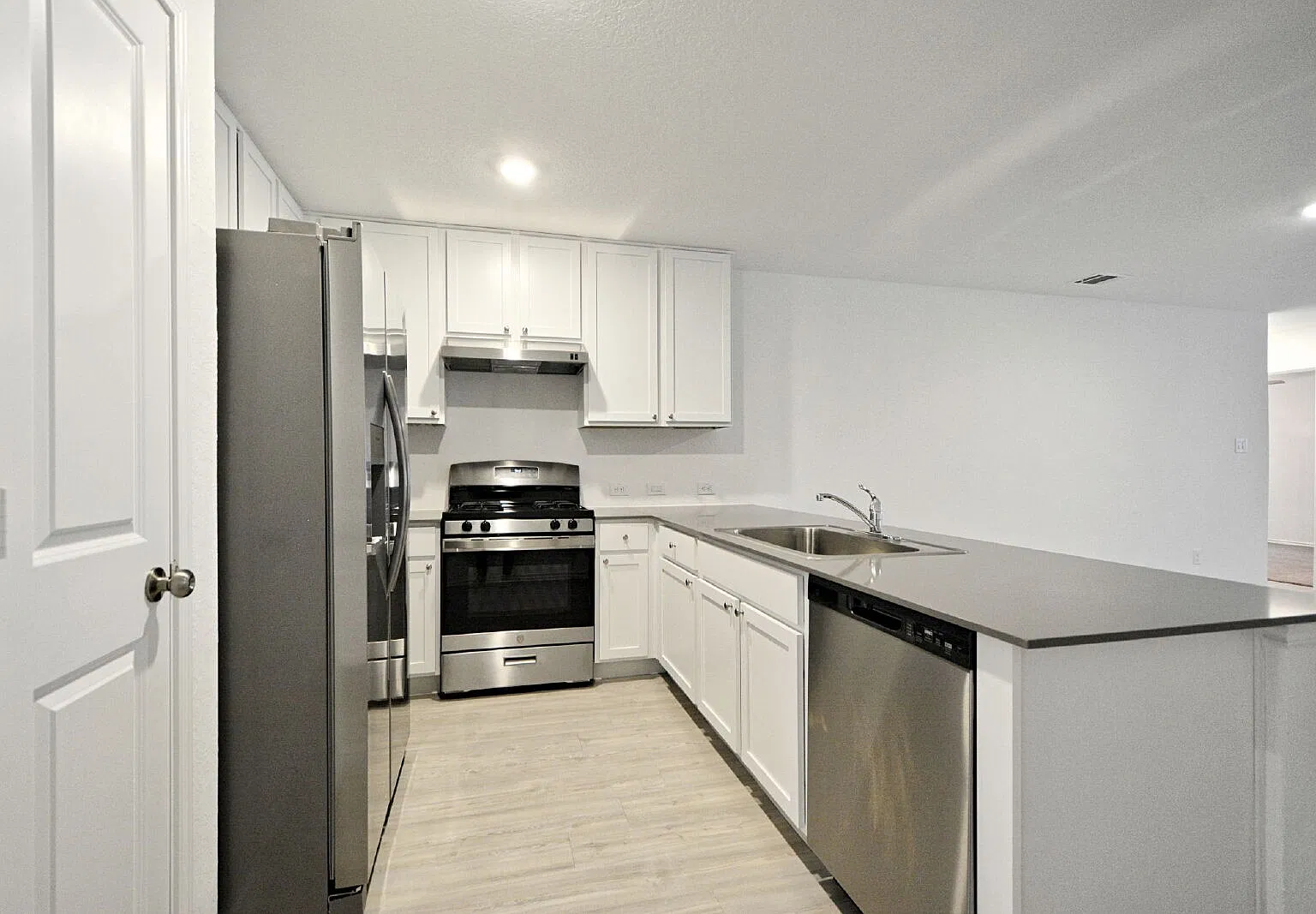 4 bed, 2.0 bath, 1627 sqft, $1,595 — Photo 4
