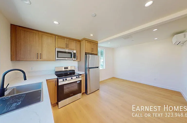 6443 Satsuma Ave — Photo 5