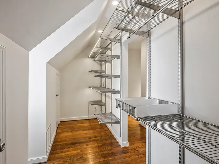 671 S Columbus St — Photo 22