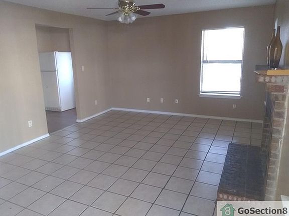 2nd image of 2053 W Walnut St