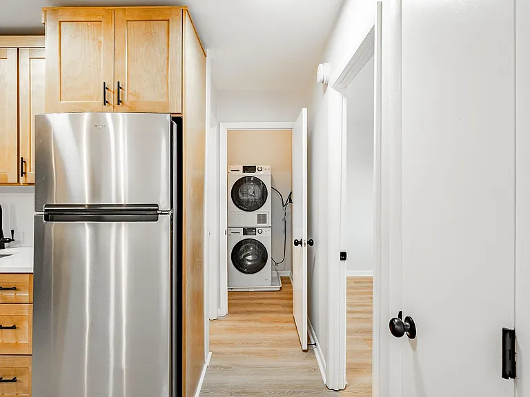 409 E Washington St #W-7 — Photo 6