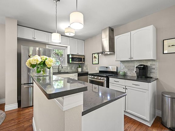 3rd image of 2111 W 12th St