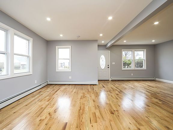 5th image of 11918 229th St