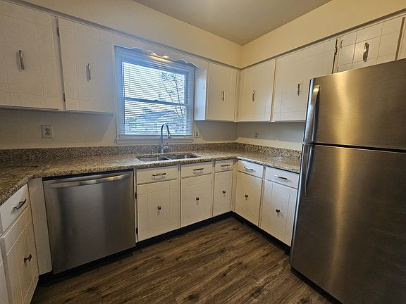 3rd image of 305 Thomas Dr APT 4