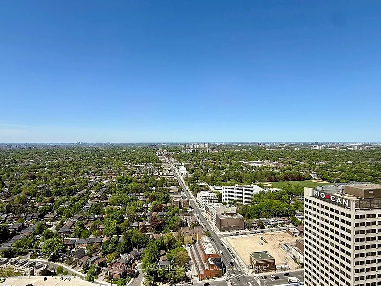 2221 Yonge St #3909 — Photo 19