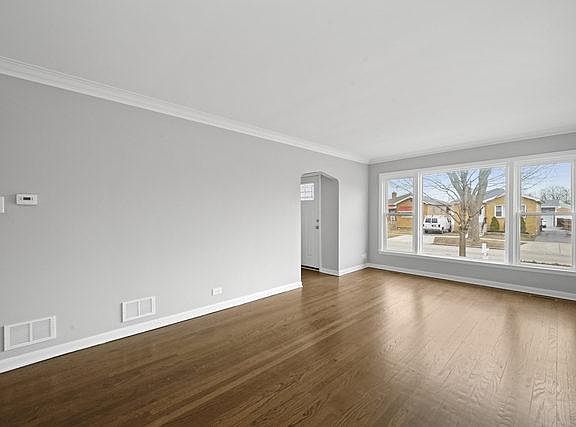 2nd image of 527 Cottonwood Ln
