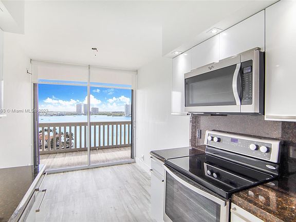 5th image of 1000 W Island Blvd APT 1212