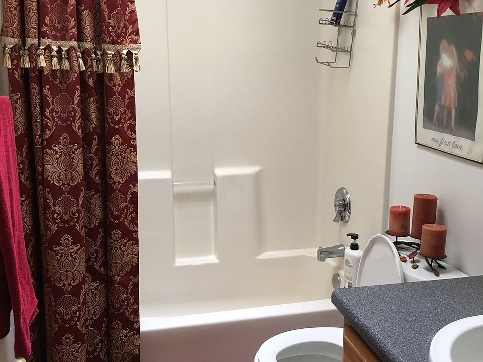 1st image of 741 W Belmont Ave