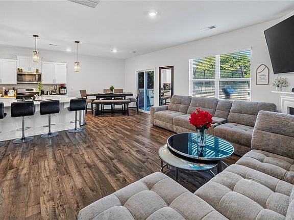 5th image of 220 Slateford Cir