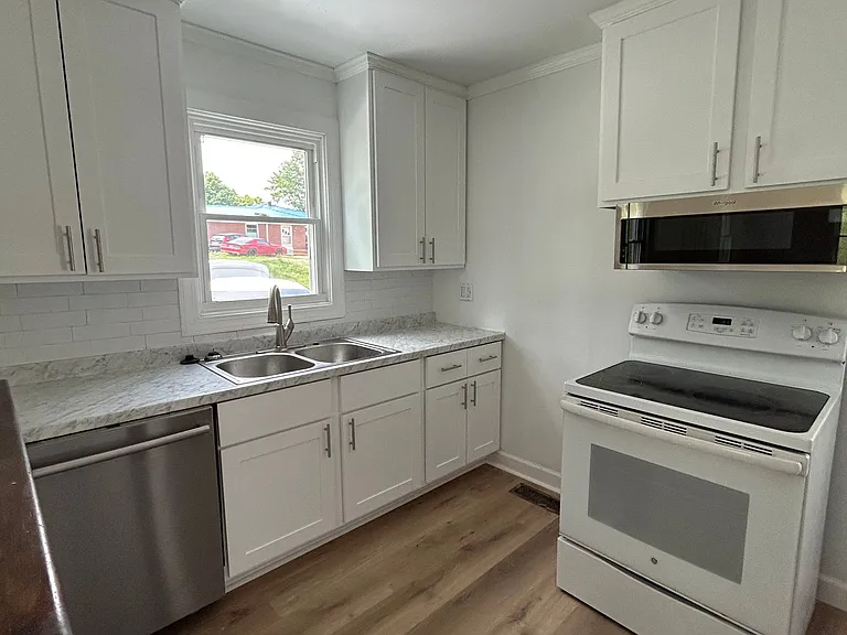 1569 Valley Dr — Photo 7
