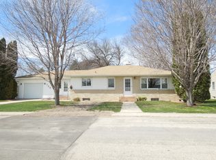 708 W 5th St, Morris, MN 56267