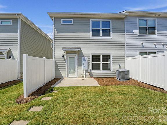 3rd image of 918 Sagecroft Ln