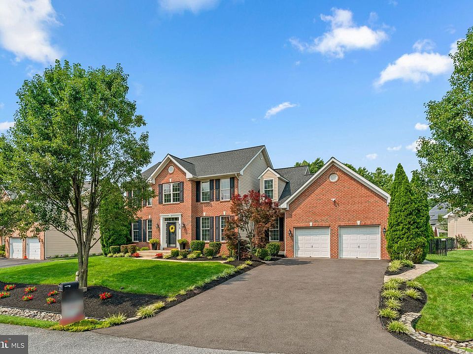 1st image of 439 University Dr