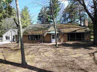 615 Pine Ter, Green Bay, WI 54303
