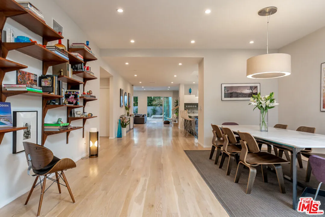 5 bed, 5.0 bath, 4000 sqft, $17,800 — Photo 4