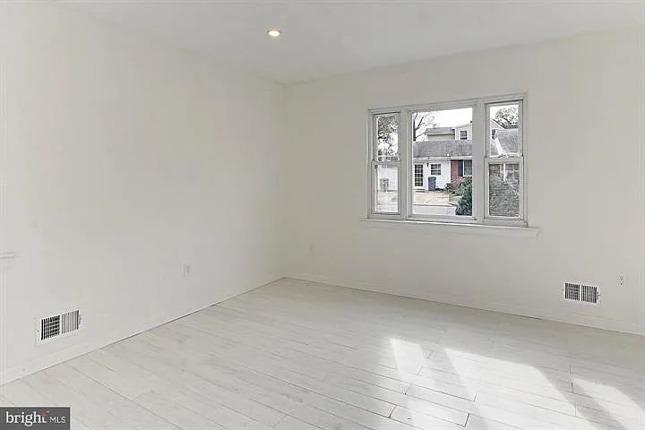 2501 Crest St — Photo 26