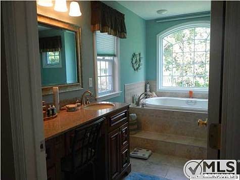 5th image of 530 Hemlock Hill Dr