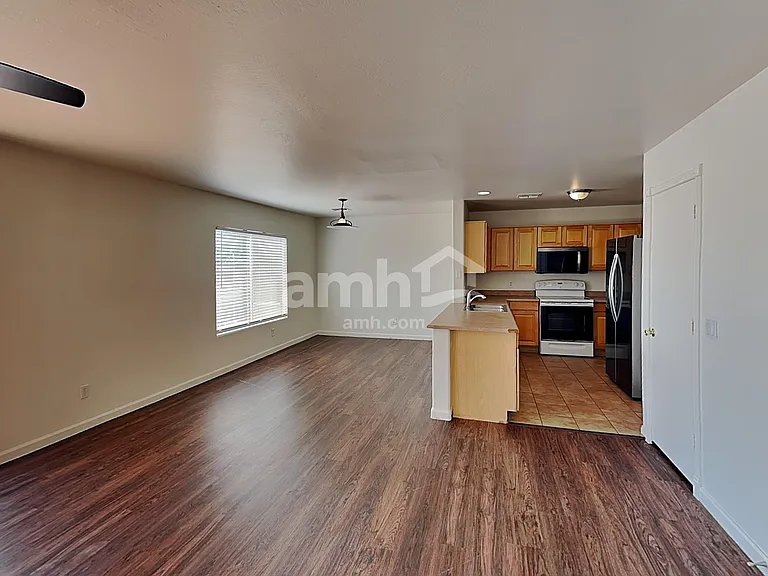11801 N Olive St — Photo 3