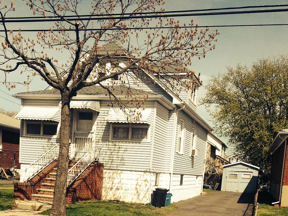 1st image of 161 Maple Pkwy