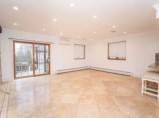 25-63 44th St #1A, Astoria, NY 11103