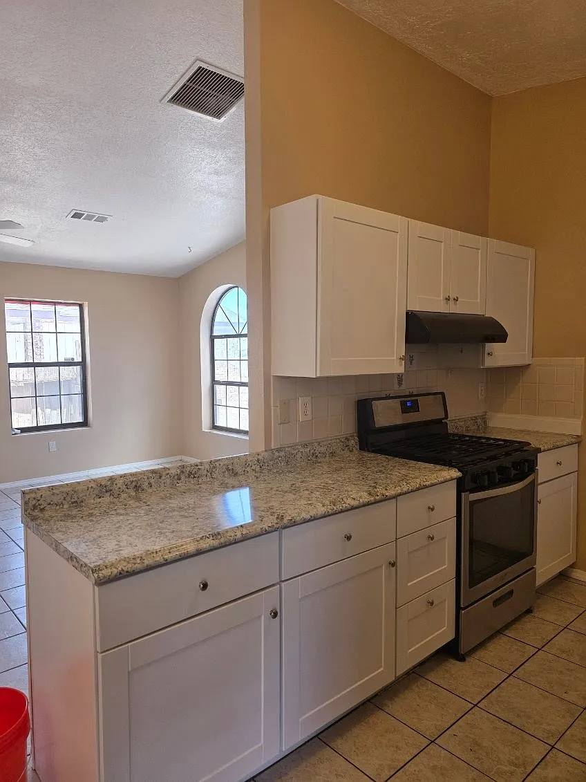 3 bed, 1200 sqft, $1,795 — Photo 3