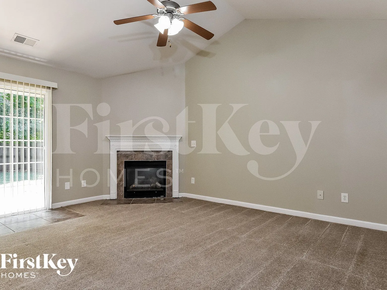 3 bed, 2.0 bath, 1181 sqft, $1,755 — Photo 3