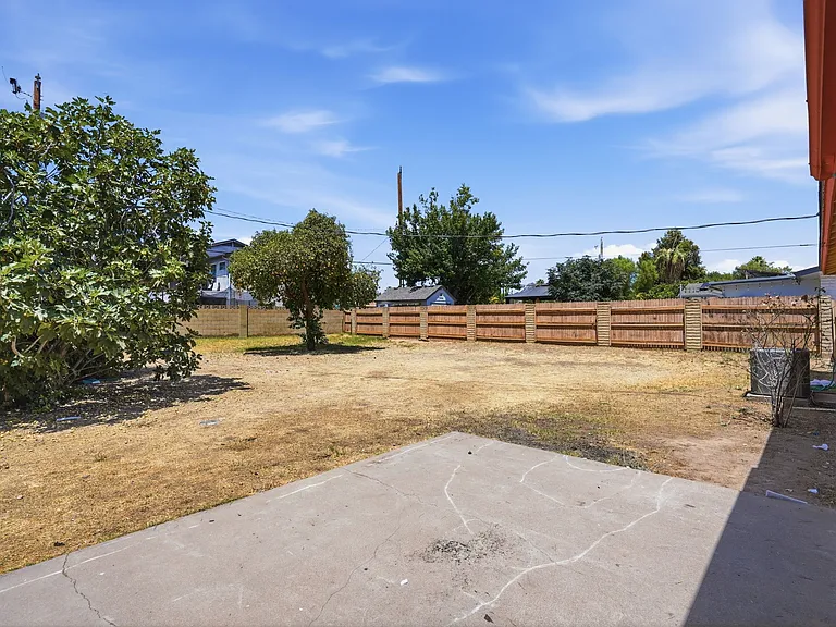 742 E Sierra Vista Dr — Photo 31