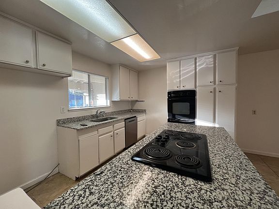 4th image of 4820 Wellington Park Dr