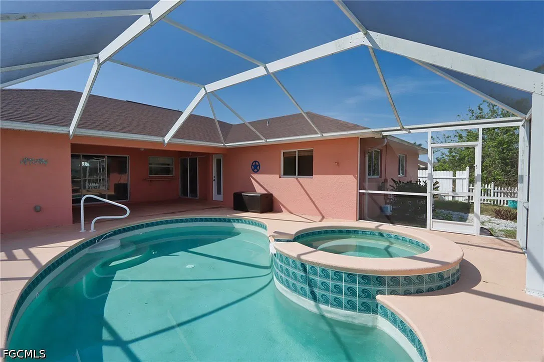 4 bed, 2.0 bath, 2183 sqft, $2,500 — Photo 1