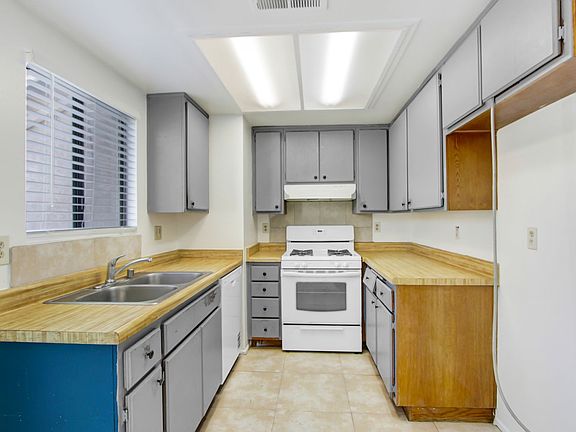 2nd image of 3221 Triumph Ln APT 2