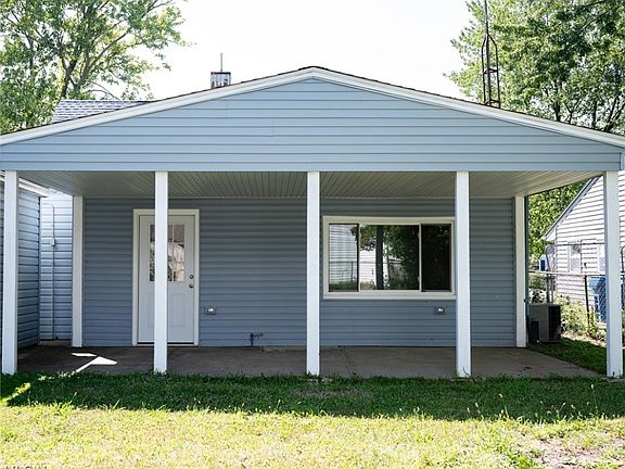 3rd image of 707 Blossom Dr