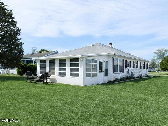 4th image of 23 Barbados Drive S