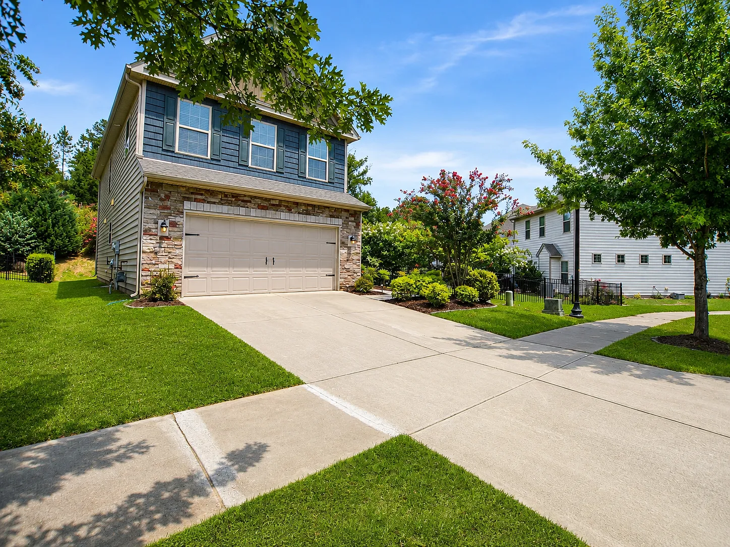 3 bed, 2.5 bath, 2006 sqft, $3,100 — Photo 3