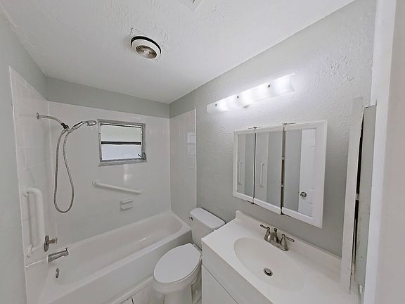 4th image of 4540 Essex Ln