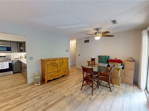 5th image of 1300 Cedarwood Dr APT B2