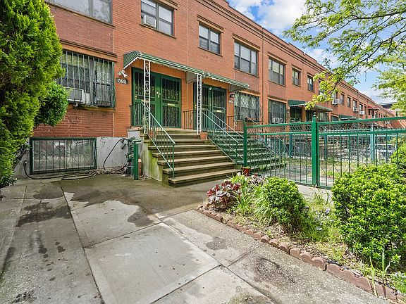 2nd image of 592 Kosciuszko St