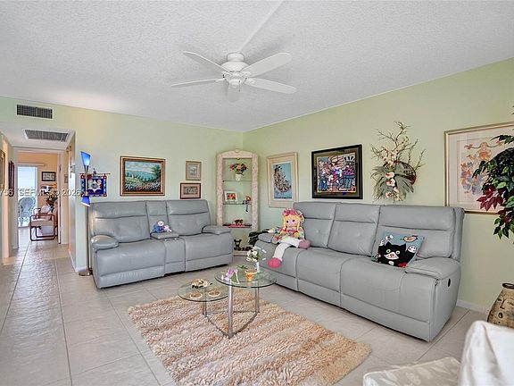 3rd image of 4079 Cambridge Cir #4079-D