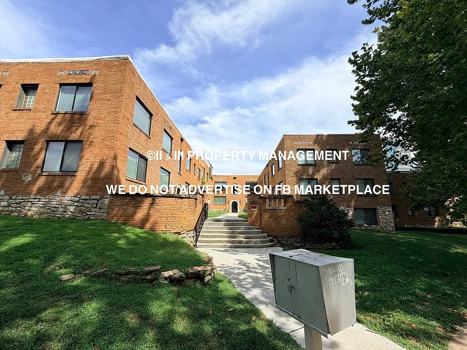 4511-4513 Roanoke Parkway - 2 — Photo 1