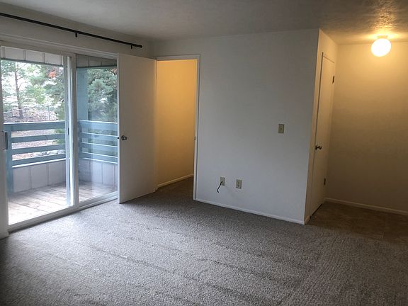 3rd image of 921 SE Klemgard St APT D3