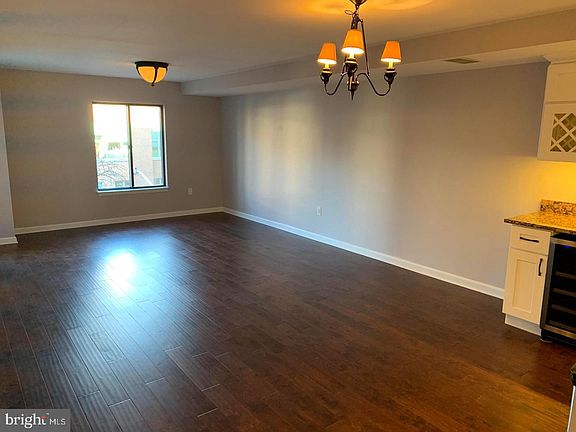 5th image of 1600 Prince St APT 307