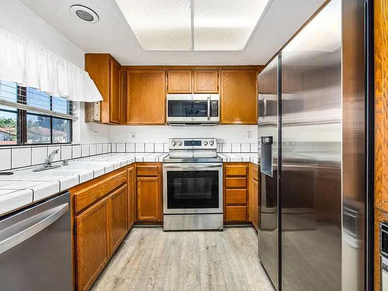 2851 Andover Ave — Photo 10
