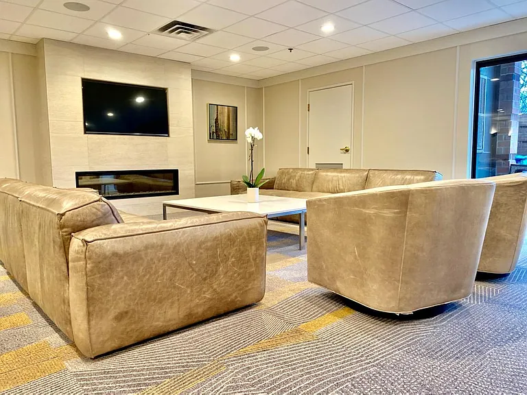 Kensington Place Apartments — Photo 14