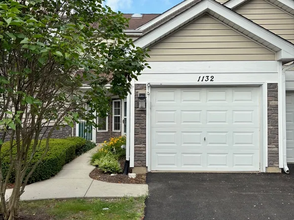 1132 Regency Ct, Schaumburg, IL 60193