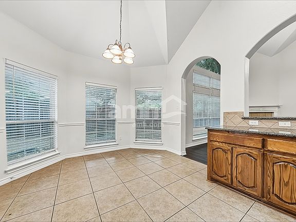 5th image of 808 Warwick Ct